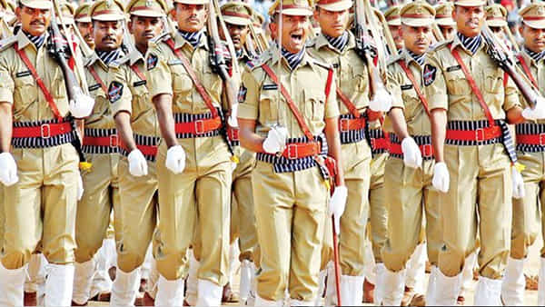 Telangana: కానిస్టేబుల్, ఎస్సై మెయిన్స్ ఎగ్జామ్ డేట్స్ వచ్చేశాయ్.. అప్పటి నుంచే పరీక్షలు..