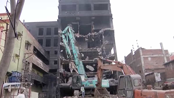 Building Demolition: వేగంగా సాగుతోన్న డెక్కన్మాల్ కూల్చివేత పనులు.. ఎలాంటి అడ్డంకులు ఎదురుకాకపోతే..