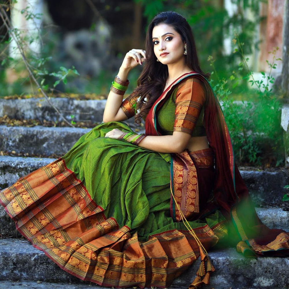 దీపికా పిల్లి సోషల్ మీడియాలో చాలా పాపులర్.. టిక్ టాక్లో వీడియోలు చేస్తూ తన అందచందాలతో కేకపెట్టించేది. కొన్ని షార్ట్ ఫిల్మ్స్లో కూడ నటించిన దీపికా సోషల్ మీడియాలో కొత్త కొత్త ఫొటోస్ తో హోరెత్తిస్తుంది. మీరు ఓ లుక్కేయండి.