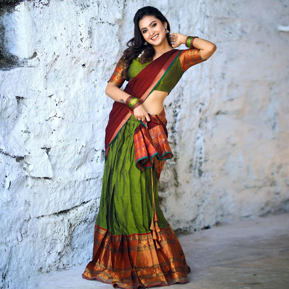 దీపికా పిల్లి సోషల్ మీడియాలో చాలా పాపులర్.. టిక్ టాక్లో వీడియోలు చేస్తూ తన అందచందాలతో కేకపెట్టించేది. కొన్ని షార్ట్ ఫిల్మ్స్లో కూడ నటించిన దీపికా సోషల్ మీడియాలో కొత్త కొత్త ఫొటోస్ తో హోరెత్తిస్తుంది. మీరు ఓ లుక్కేయండి.