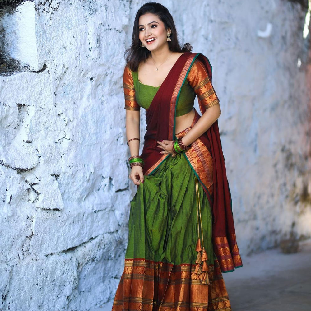 దీపికా పిల్లి సోషల్ మీడియాలో చాలా పాపులర్.. టిక్ టాక్లో వీడియోలు చేస్తూ తన అందచందాలతో కేకపెట్టించేది. కొన్ని షార్ట్ ఫిల్మ్స్లో కూడ నటించిన దీపికా సోషల్ మీడియాలో కొత్త కొత్త ఫొటోస్ తో హోరెత్తిస్తుంది. మీరు ఓ లుక్కేయండి.