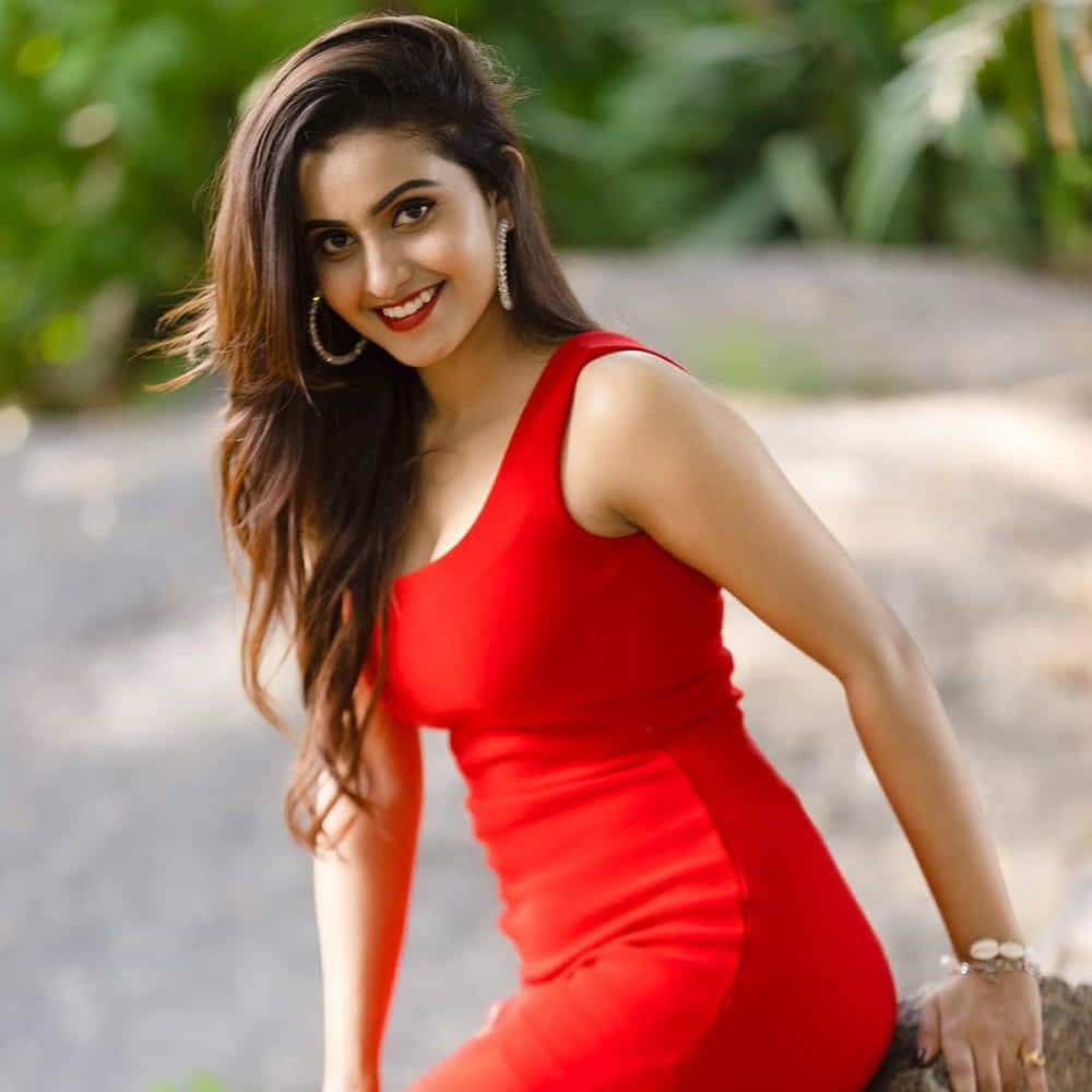 దీపికా పిల్లి సోషల్ మీడియాలో చాలా పాపులర్.. టిక్ టాక్లో వీడియోలు చేస్తూ తన అందచందాలతో కేకపెట్టించేది. కొన్ని షార్ట్ ఫిల్మ్స్లో కూడ నటించిన దీపికా సోషల్ మీడియాలో హోరెత్తిస్తుంది. మీరు ఓ లుక్కేయండి.
