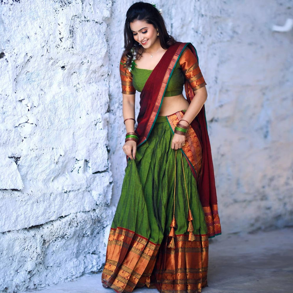 దీపికా పిల్లి సోషల్ మీడియాలో చాలా పాపులర్.. టిక్ టాక్లో వీడియోలు చేస్తూ తన అందచందాలతో కేకపెట్టించేది. కొన్ని షార్ట్ ఫిల్మ్స్లో కూడ నటించిన దీపికా సోషల్ మీడియాలో కొత్త కొత్త ఫొటోస్ తో హోరెత్తిస్తుంది. మీరు ఓ లుక్కేయండి.