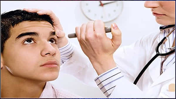 Eyes Problems: మీ కంటి చూపులో తేడా ఉందా..? అయితే ఈ సమస్య కావచ్చు.. జాగ్రత్త