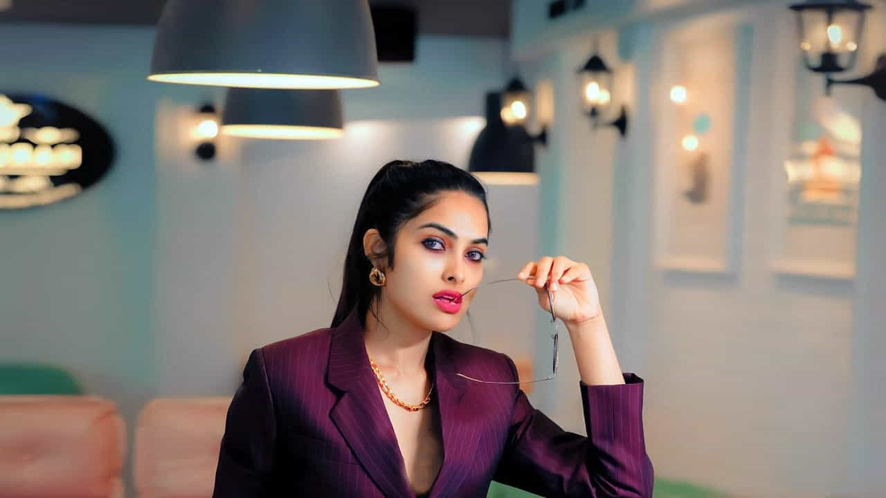 బిగ్బాస్ 4వ సీజన్తో తెలుగు ప్రేక్షకులకు పరిచయమైంది దివి వైద్య. తనదైన చలాకీ తనం, అందమైన కళ్లతో కట్టిపడేసిన ఈ చిన్నది. అనతి కాలంలోనే మంచి పాపులారిటీ సంపాదించుకుంది. సోషల్ మీడియాలో యాక్టివ్గా ఉండే ఈ బ్యూటీ తాజాగా కొన్ని అందమైన ఫోటోలను పోస్ట్ చేసింది..