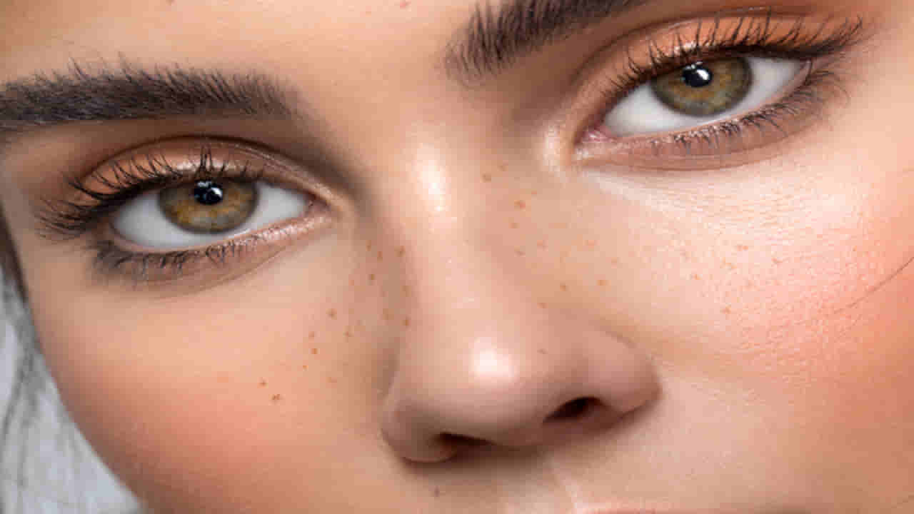 Eye Care Tips: ఈ తప్పులు అస్సలు చేయకండి.. మీ కళ్ళకు హాని కలిగే అవకాశం ఉంది..ఆ తప్పులు ఏంటంటే..