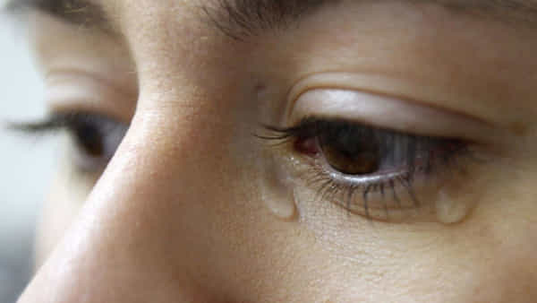 Eyes Health: మొబైల్ వినియోగించినప్పుడల్లా కంటివెంట నీరు వస్తున్నాయా? ఈ ప్రమాదమే కావొచ్చు..!