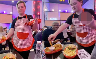 Viral Video: సాంప్రదాయ చీరకట్టులో జిమ్‌ వర్కవుట్స్‌ చేస్తున్న మహిళ.. వావ్‌ అంటూ నోరెళ్ల బెడుతున్న నెటిజన్లు…