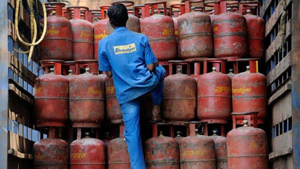 Gas Cylinder: మీ గ్యాస్ సిలిండర్ త్వరగా అయిపోతోందా.? టెన్షన్ పడకండి.! మీకో గుడ్ న్యూస్..