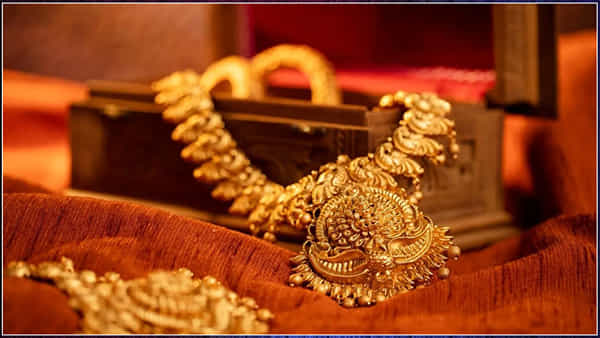 Gold Price Today: గోల్డ్ లవర్స్కి గుడ్ న్యూస్.. పెరుగుతోన్న బంగారం ధరల నుంచి ఉపశమనం.