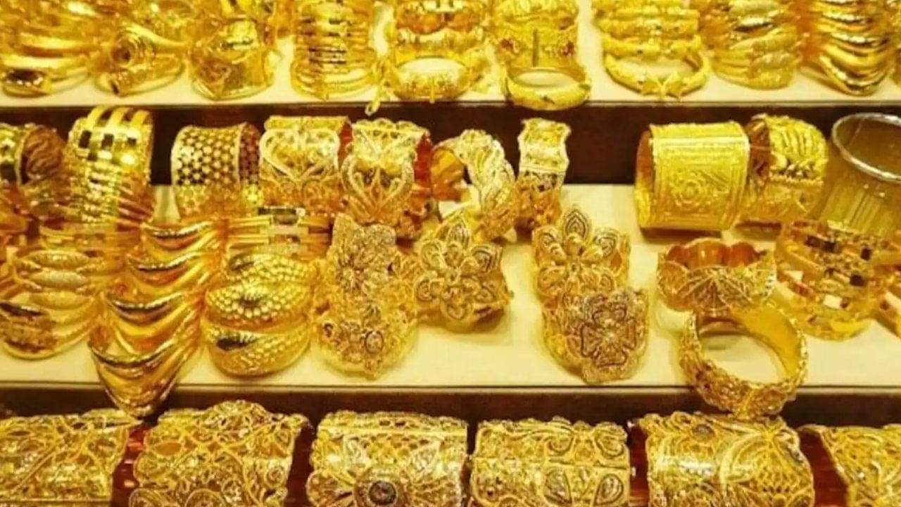 Gold Rate Today: తగ్గేదేలే.. మళ్లీ షాకిచ్చిన పసిడి ధరలు.. తెలుగు రాష్ట్రాల్లో ఎంత పెరిగిందంటే..?