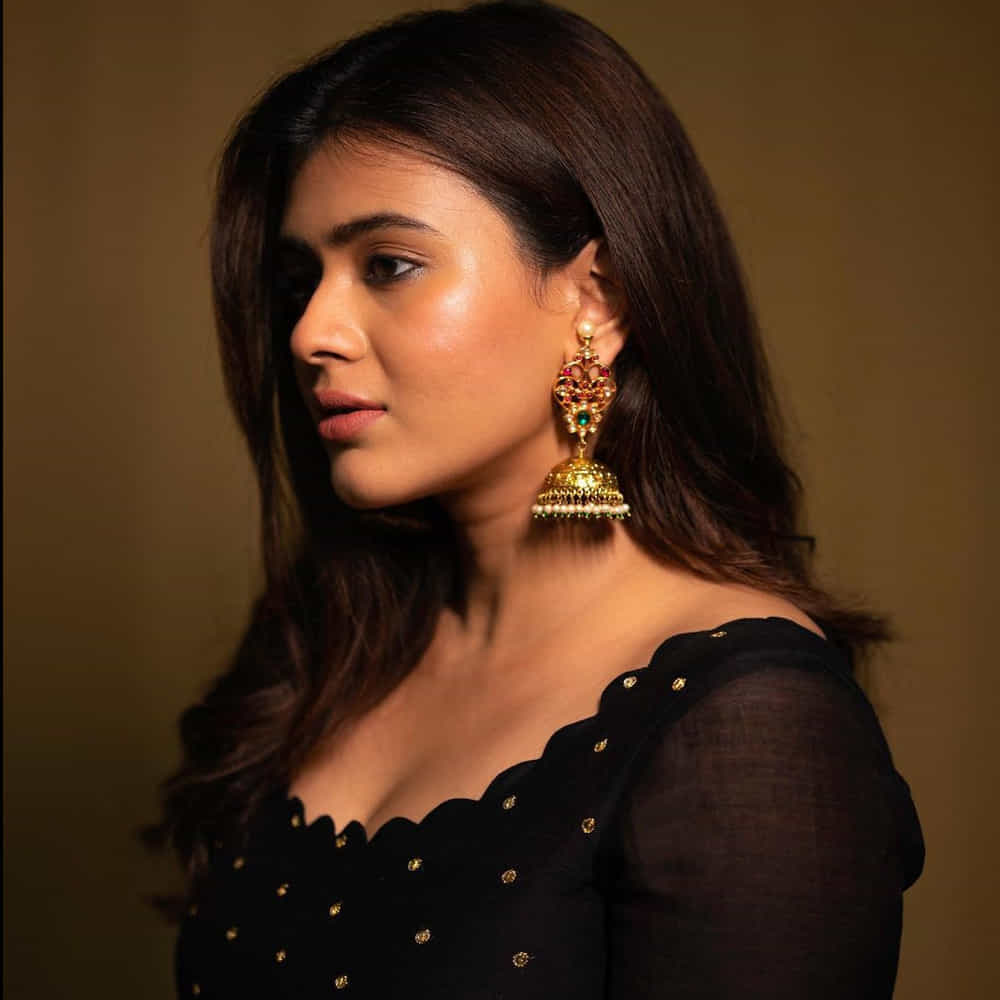 టెక్నాలజీని అందిపుచ్చుకుంటూ పలు వెబ్ సిరీసులు కూడా చేస్తోంది హెబ్బా. రోల్ ఎలాంటిదైనా అందులో లీనమవుతూ తన టాలెంట్ బయటపెట్టే ప్రయత్నాలు ముమ్మరం చేసింది. ఇందులో భాగంగానే నాజూకుగా తయారై కవ్విస్తోంది.