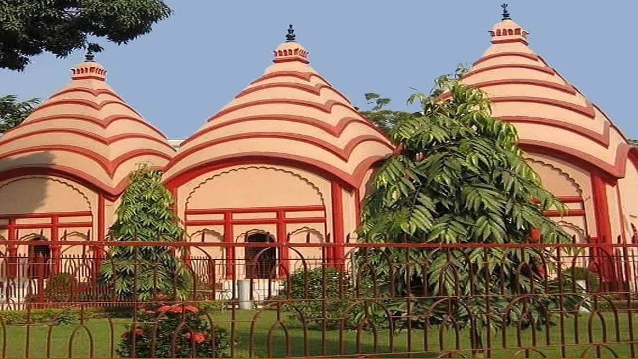ఢాకేశ్వరి ఆలయం- బంగ్లాదేశ్ దేశ రాజధాని ఢాకాలోని దేవాలయం. 51 శక్తి పీఠాలలో ఒకటి.  