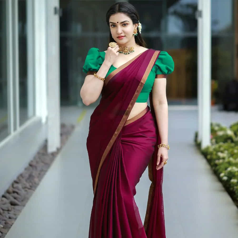 వీరసింహారెడ్డి మూవీతో తెలుగులో ఎంట్రీ ఇచ్చిన మలయాళీ ముద్దుగుమ్మ 'హనీ రోజ్'. ఒక్క సినిమాతోనే తన అందం, అభినయంతో అందరి చూపు తనవైపు తిప్పుకుంది ఓ ముద్దుగుమ్మ.అందం సైతం అసూయ పడేట్టుగా ఉన్న ఆ ముద్దుగుమ్మ వావ్ ఫొటోస్ 