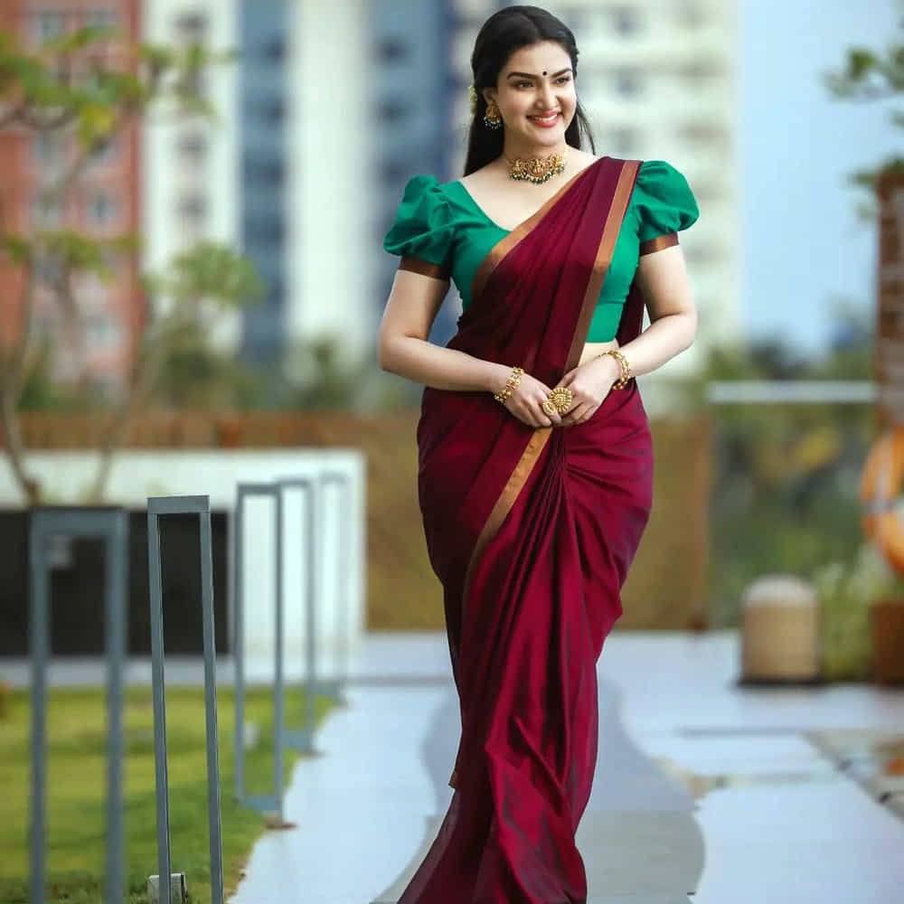 వీరసింహారెడ్డి మూవీతో తెలుగులో ఎంట్రీ ఇచ్చిన మలయాళీ ముద్దుగుమ్మ 'హనీ రోజ్'. ఒక్క సినిమాతోనే తన అందం, అభినయంతో అందరి చూపు తనవైపు తిప్పుకుంది ఓ ముద్దుగుమ్మ.అందం సైతం అసూయ పడేట్టుగా ఉన్న ఆ ముద్దుగుమ్మ వావ్ ఫొటోస్ 