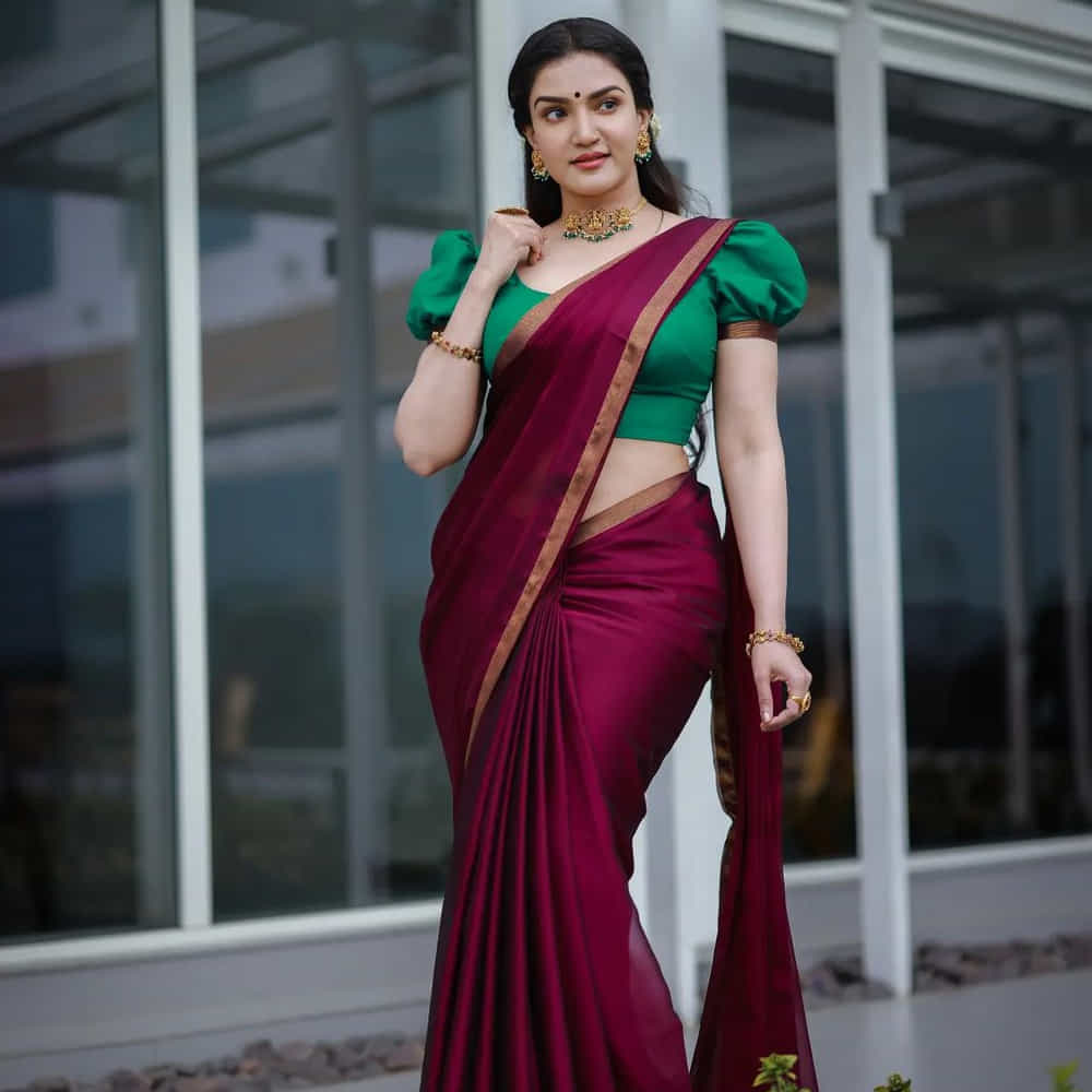 వీరసింహారెడ్డి మూవీతో తెలుగులో ఎంట్రీ ఇచ్చిన మలయాళీ ముద్దుగుమ్మ 'హనీ రోజ్'. ఒక్క సినిమాతోనే తన అందం, అభినయంతో అందరి చూపు తనవైపు తిప్పుకుంది ఓ ముద్దుగుమ్మ.అందం సైతం అసూయ పడేట్టుగా ఉన్న ఆ ముద్దుగుమ్మ వావ్ ఫొటోస్ 