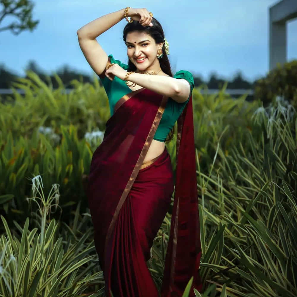 వీరసింహారెడ్డి మూవీతో తెలుగులో ఎంట్రీ ఇచ్చిన మలయాళీ ముద్దుగుమ్మ 'హనీ రోజ్'. ఒక్క సినిమాతోనే తన అందం, అభినయంతో అందరి చూపు తనవైపు తిప్పుకుంది ఓ ముద్దుగుమ్మ.అందం సైతం అసూయ పడేట్టుగా ఉన్న ఆ ముద్దుగుమ్మ వావ్ ఫొటోస్ 