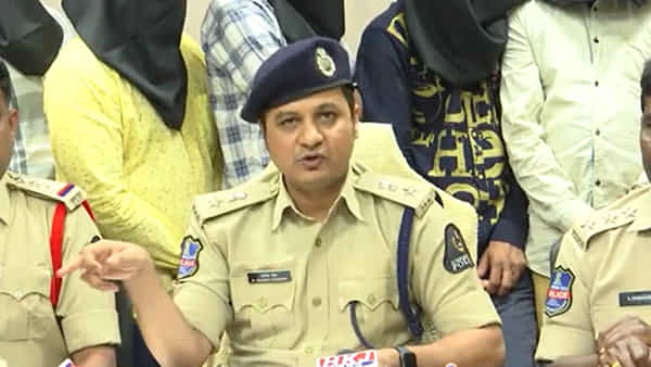 Honey trap: హోమ్ డెలివరీ పేరుతో హనీ ట్రాప్.. తీగలాగితే అసలు కథ బయట పడిందోచ్.. మల్లెపూల గుట్టుతో..