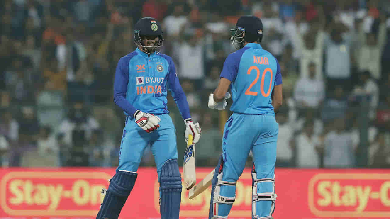 IND vs SL: హుడా, అక్షర్ హాఫ్ సెంచరీ భాగస్వామ్యంతో డీసెంట్ స్కోర్.. శ్రీలంక టార్గెట్ ఎంతంటే?