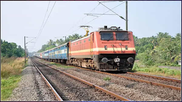 Indian Railways: రైల్వే ప్రయాణికులకు అలర్ట్.. తెలుగు రాష్ట్రాలలో నేటి నుంచి మార్చి 1 వరకు ఆ రైళ్లు రద్దు.. పూర్తి వివరాలివే..