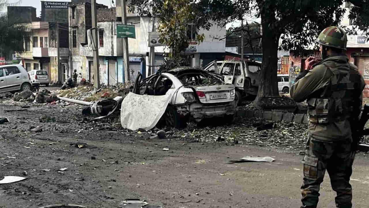 Jammu Twin Blasts: జమ్ముకశ్మీర్‌లో జంట పేలుళ్లు.. ఏడుగురికి తీవ్రగాయాలు! రాహుల్ జోడో యాత్రకు హైఅలర్ట్..