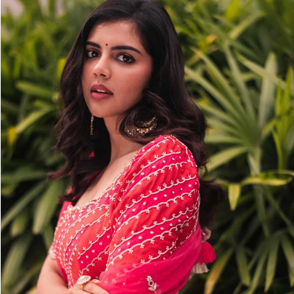 కళ్యాణి ప్రియదర్శన్.. ప్రముఖ మలయాళ, తెలుగు, హిందీ సినిమా దర్శకుడు ప్రియదర్శన్ కూతురని తెలిసిందే. కళ్యాణి ప్రియదర్శన్.. అక్కినేని అఖిల్ హీరోగా వచ్చిన హలో సినిమాలో హిరోయిన్గా చేసింది..