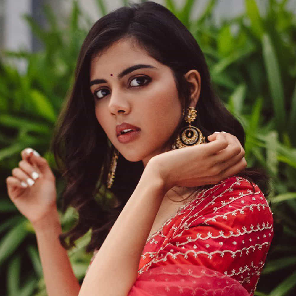 కళ్యాణి ప్రియదర్శన్.. ప్రముఖ మలయాళ, తెలుగు, హిందీ సినిమా దర్శకుడు ప్రియదర్శన్ కూతురని తెలిసిందే. కళ్యాణి ప్రియదర్శన్.. అక్కినేని అఖిల్ హీరోగా వచ్చిన హలో సినిమాలో హిరోయిన్గా చేసింది..