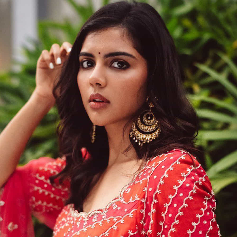కళ్యాణి ప్రియదర్శన్.. ప్రముఖ మలయాళ, తెలుగు, హిందీ సినిమా దర్శకుడు ప్రియదర్శన్ కూతురని తెలిసిందే. కళ్యాణి ప్రియదర్శన్.. అక్కినేని అఖిల్ హీరోగా వచ్చిన హలో సినిమాలో హిరోయిన్గా చేసింది..