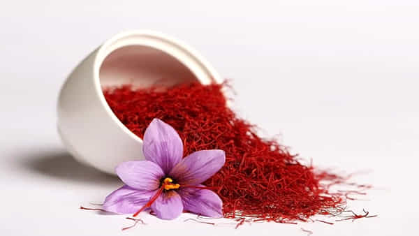 Saffron Benefits: కుంకుమ పువ్వుతో ఆరోగ్యమే కాదు మెరిసే చర్మం కూడా మీ సొంతం.. అద్భుత ఫలితాల కోసం ఎలా ఉపయోగించాలంటే..