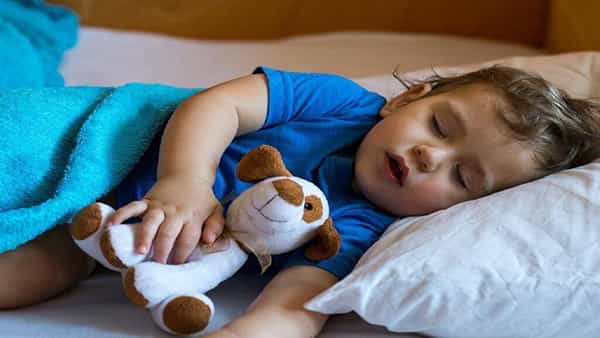 Parenting Tips: మీ పిల్లలు పెద్దవాళ్లు అవుతున్నా పక్క తడిపేస్తున్నారా? అయితే ఈ చిట్కాలు పాటించి చూడండి..