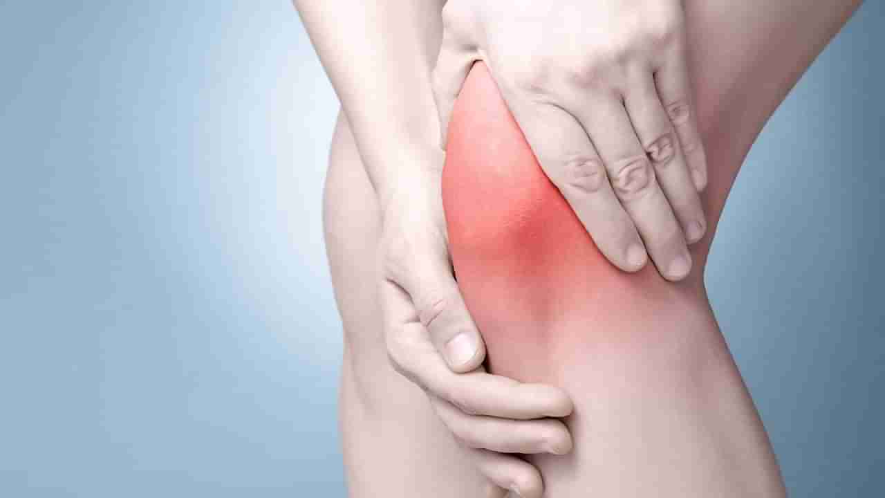 Knee pain: మోకాళ్ల నొప్పులు తట్టుకోలేక పోతున్నారా? అయితే ఈ చికిత్సా విధానాలు ఓ సారి ట్రై చేయండి