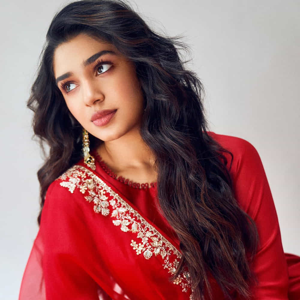 ఉప్పెన సినిమాతో కుర్రకారు కలల రాకుమారిగా మారిపోయింది ఈ బ్యూటీ. ఈ అమ్మడు ఎవరో కాదు అందాల తార కృతిశెట్టి.ఈ అమ్మడి గురించి స్పెషల్ గా చెప్పాల్సిన అవసరం లేదు. ఎప్పుడు సోషల్ మీడియాలో యాక్టీవ్ గా ఈ బ్యూటీ షేర్ చేసిన తాజా ఫొటోస్ కు కుర్రకారును ఉక్కిరిబిక్కిరి అయిపోతున్నారు అనుకోండి.