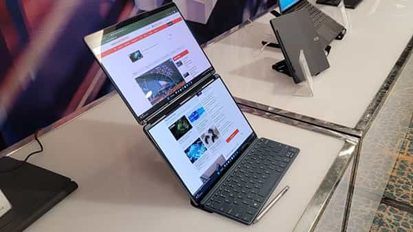 Lenovo Yoga Book: డ్యుయల్ స్క్రీన్స్తో లెనోవో సరికొత్త ల్యాప్ టాప్.. రెండు యాప్స్ ఒకేసారి పని చేసేలా రూపకల్పన..