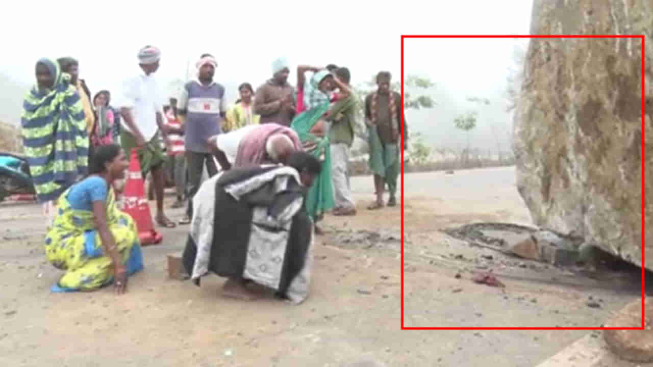 Accident: కూలీల ప్రాణాలను మిగేసిన గ్రానైట్ రాయి.. మహబూబాబాద్ ఘటనలో మూడుకు చేరి మృతుల సంఖ్య..