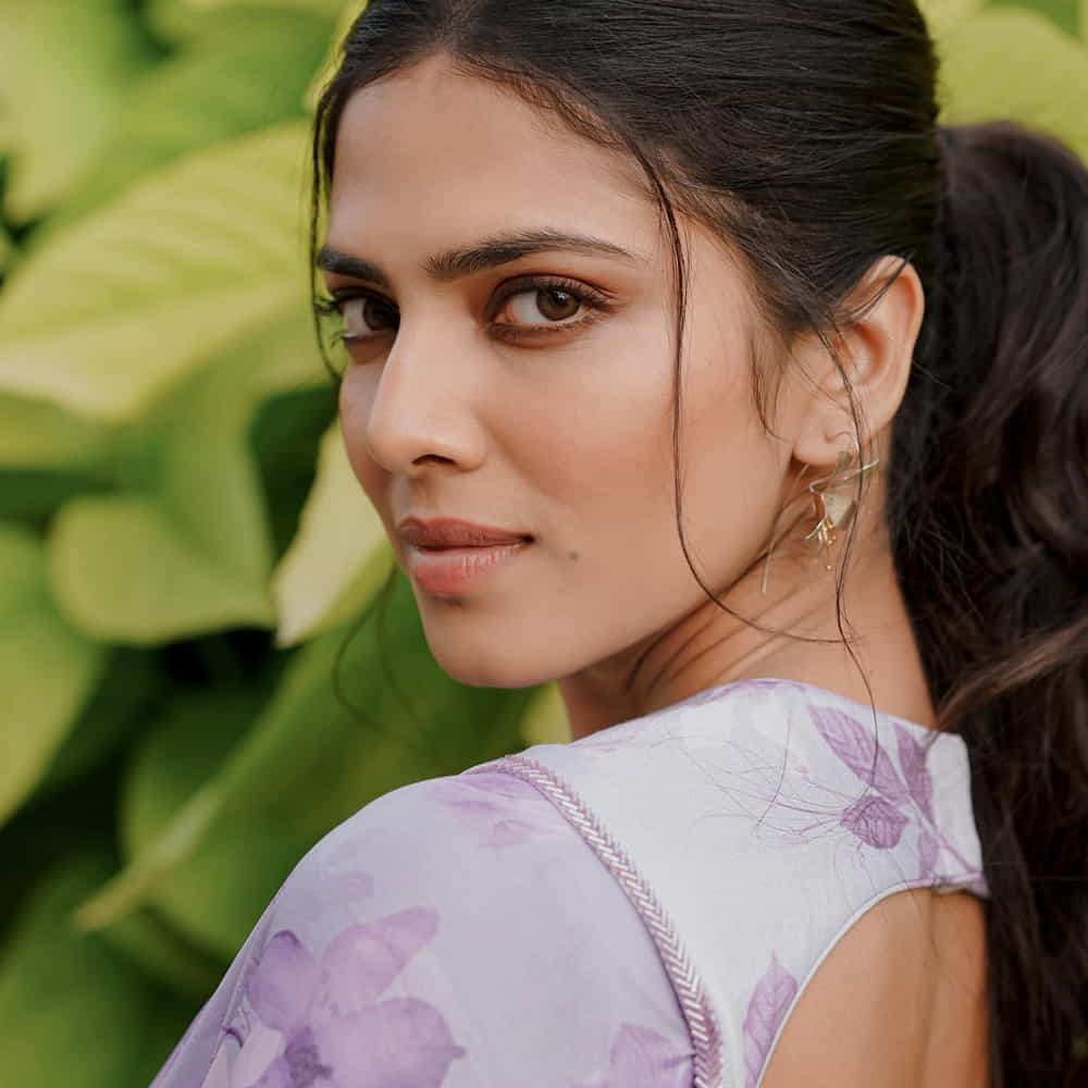 సౌత్ హీరోయినే అయినా.... గ్లామర్ విషయంలో నార్త్ బ్యూటీస్కు కూడా పోటి ఇచ్చే అందాల భామ మాళవిక మోహనన్. కెరీర్లో బిగ్ సక్సెస్లు లేకపోయినా...
