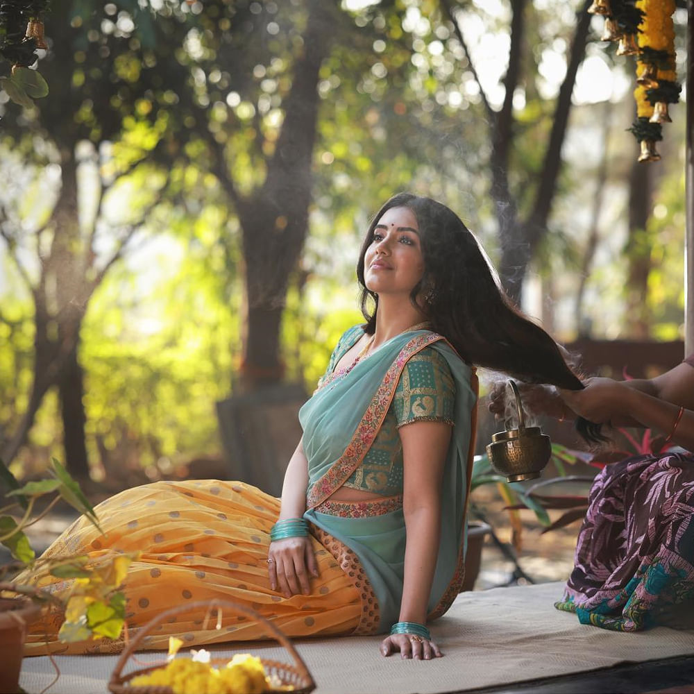 మాళవిక శర్మ .. టాలీవుడ్ లో మాస్ మహారాజా రవితేజ నటించిన నేల టికెట్ సినిమాతో ఎంట్రీ ఇచ్చింది. హాట్ అండ్ బ్యూటిఫుల్ గా ఉన్న మాళవిక శర్మ అందరినీ ఆకట్టుకుంది. డాన్స్ ..పర్ఫార్మెన్స్ .. అందం.. అన్నిటిలోను మంచి మార్కులే పడ్డాయి.