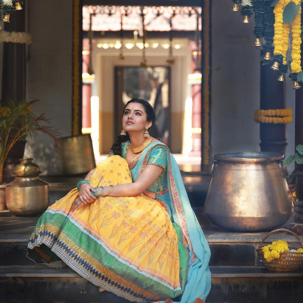 మాళవిక శర్మ .. టాలీవుడ్ లో మాస్ మహారాజా రవితేజ నటించిన నేల టికెట్ సినిమాతో ఎంట్రీ ఇచ్చింది. హాట్ అండ్ బ్యూటిఫుల్ గా ఉన్న మాళవిక శర్మ అందరినీ ఆకట్టుకుంది. డాన్స్ ..పర్ఫార్మెన్స్ .. అందం.. అన్నిటిలోను మంచి మార్కులే పడ్డాయి.