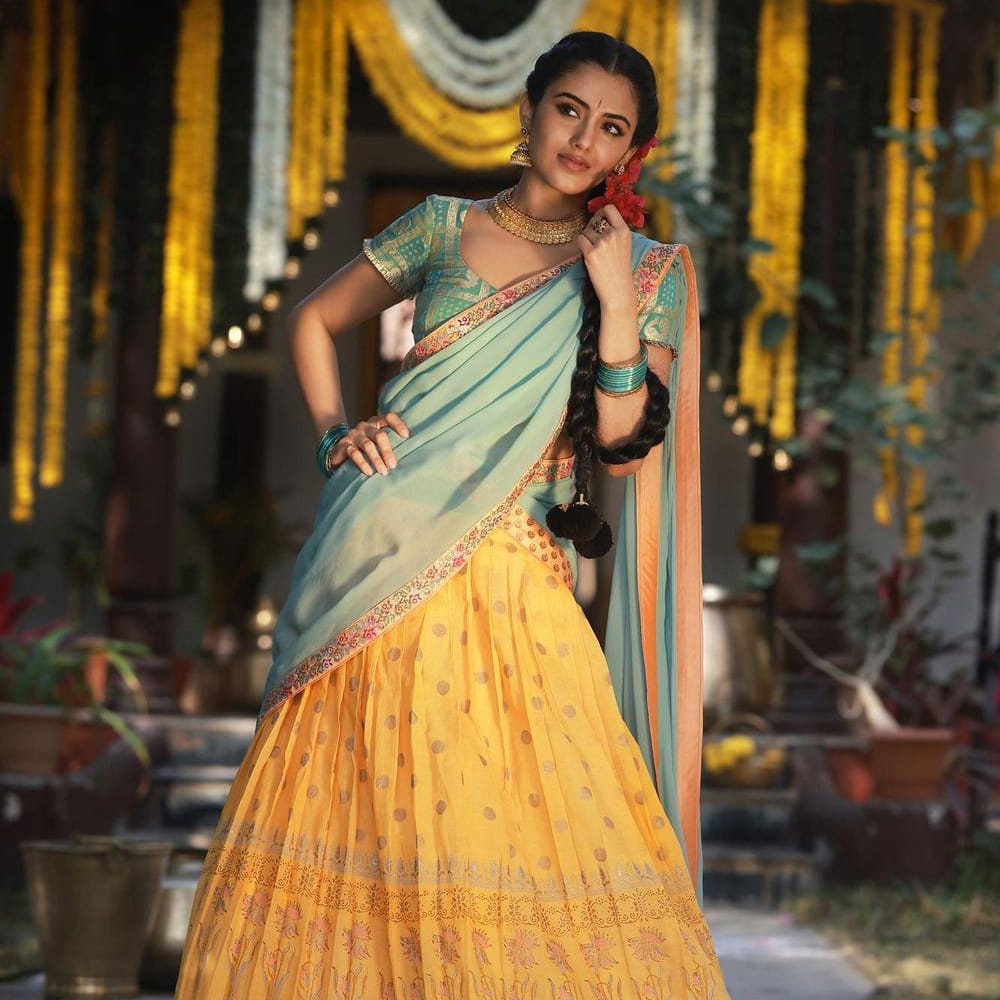 మాళవిక శర్మ .. టాలీవుడ్ లో మాస్ మహారాజా రవితేజ నటించిన నేల టికెట్ సినిమాతో ఎంట్రీ ఇచ్చింది. హాట్ అండ్ బ్యూటిఫుల్ గా ఉన్న మాళవిక శర్మ అందరినీ ఆకట్టుకుంది. డాన్స్ ..పర్ఫార్మెన్స్ .. అందం.. అన్నిటిలోను మంచి మార్కులే పడ్డాయి.