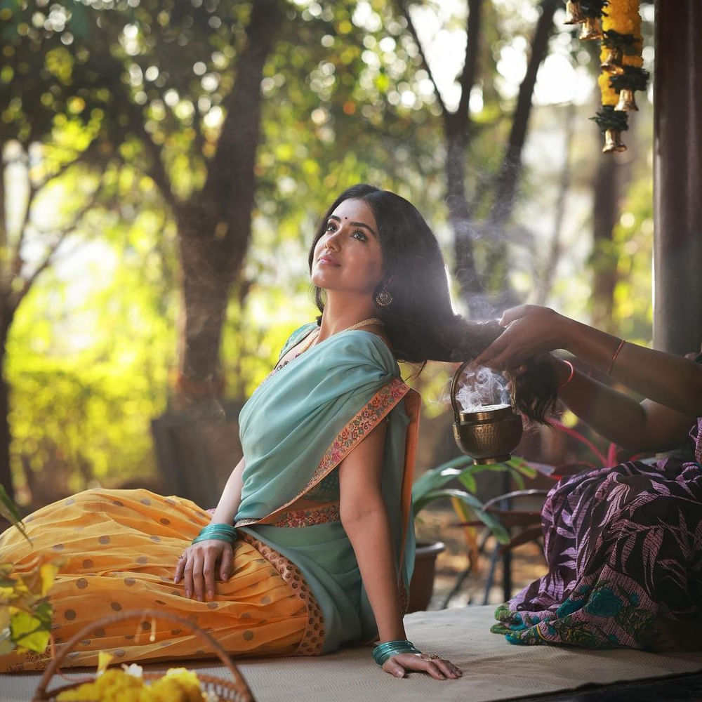 మాళవిక శర్మ .. టాలీవుడ్ లో మాస్ మహారాజా రవితేజ నటించిన నేల టికెట్ సినిమాతో ఎంట్రీ ఇచ్చింది. హాట్ అండ్ బ్యూటిఫుల్ గా ఉన్న మాళవిక శర్మ అందరినీ ఆకట్టుకుంది. డాన్స్ ..పర్ఫార్మెన్స్ .. అందం.. అన్నిటిలోను మంచి మార్కులే పడ్డాయి.