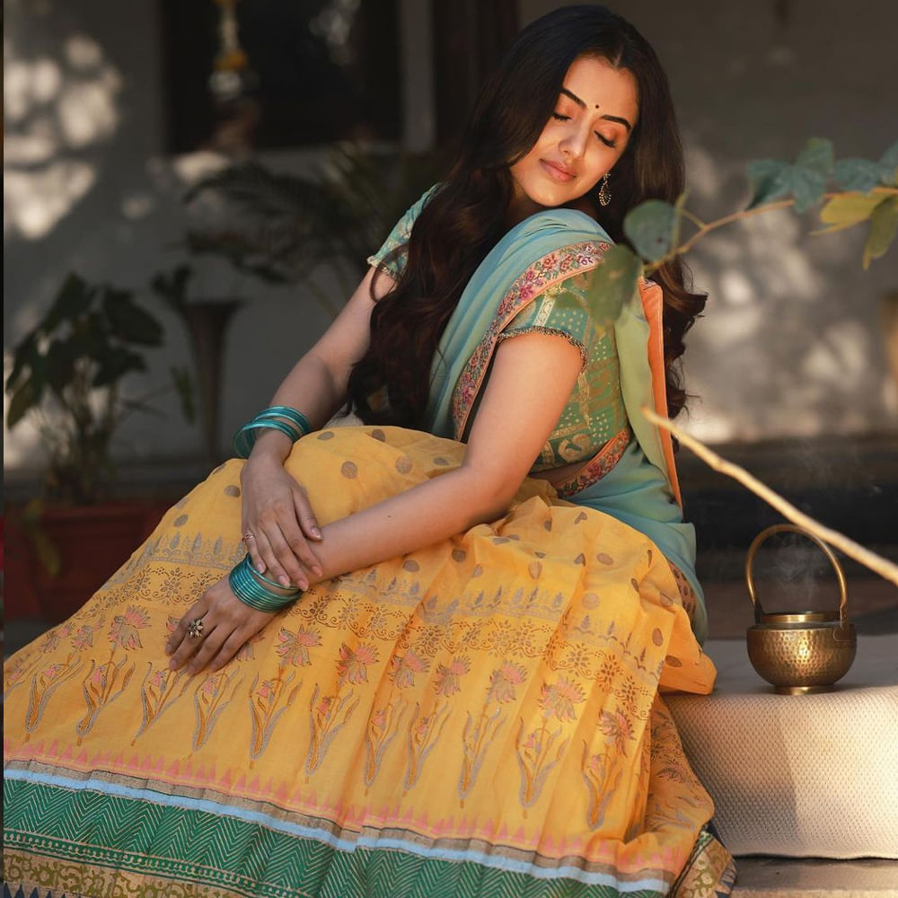 మాళవిక శర్మ .. టాలీవుడ్ లో మాస్ మహారాజా రవితేజ నటించిన నేల టికెట్ సినిమాతో ఎంట్రీ ఇచ్చింది. హాట్ అండ్ బ్యూటిఫుల్ గా ఉన్న మాళవిక శర్మ అందరినీ ఆకట్టుకుంది. డాన్స్ ..పర్ఫార్మెన్స్ .. అందం.. అన్నిటిలోను మంచి మార్కులే పడ్డాయి.