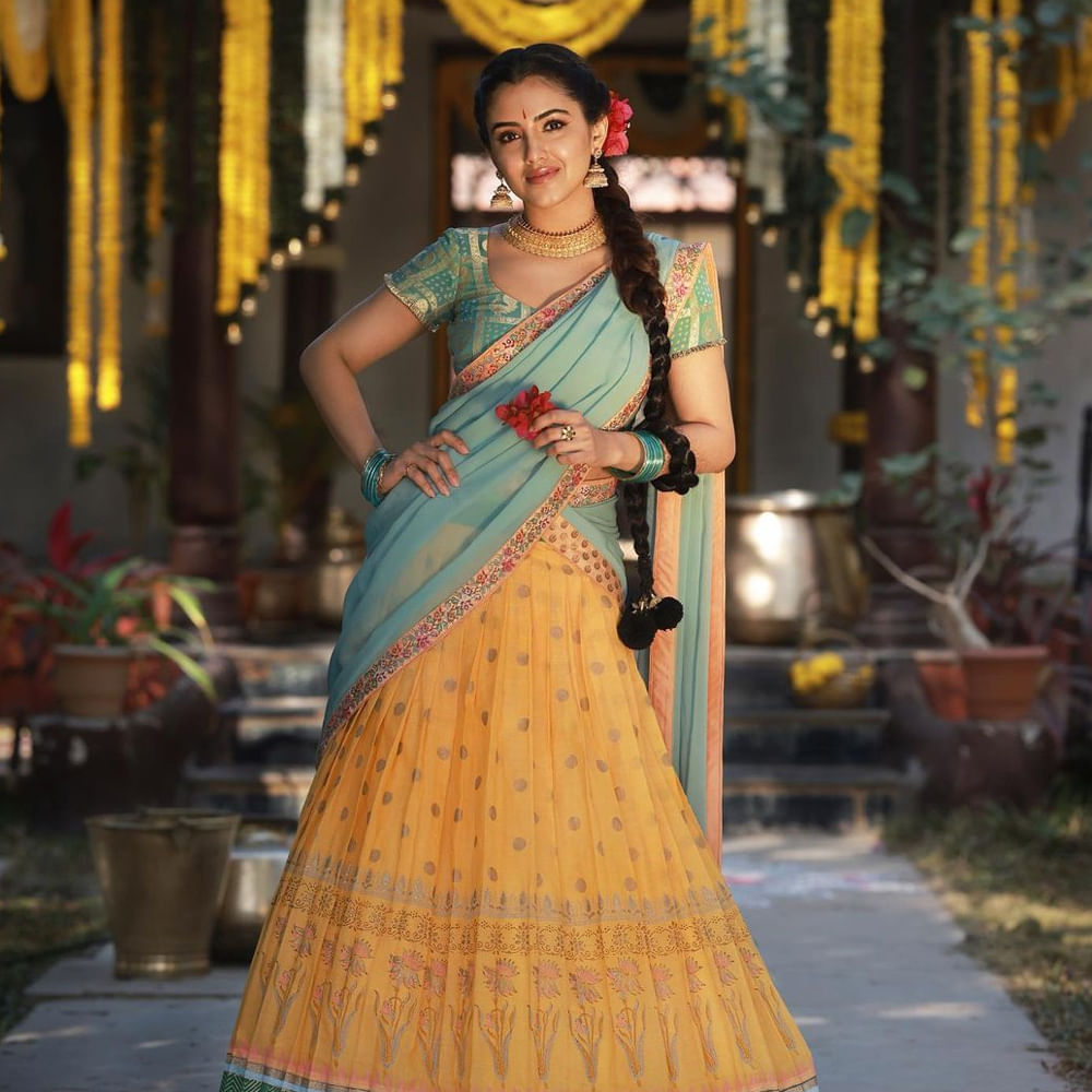 మాళవిక శర్మ .. టాలీవుడ్ లో మాస్ మహారాజా రవితేజ నటించిన నేల టికెట్ సినిమాతో ఎంట్రీ ఇచ్చింది. హాట్ అండ్ బ్యూటిఫుల్ గా ఉన్న మాళవిక శర్మ అందరినీ ఆకట్టుకుంది. డాన్స్ ..పర్ఫార్మెన్స్ .. అందం.. అన్నిటిలోను మంచి మార్కులే పడ్డాయి.