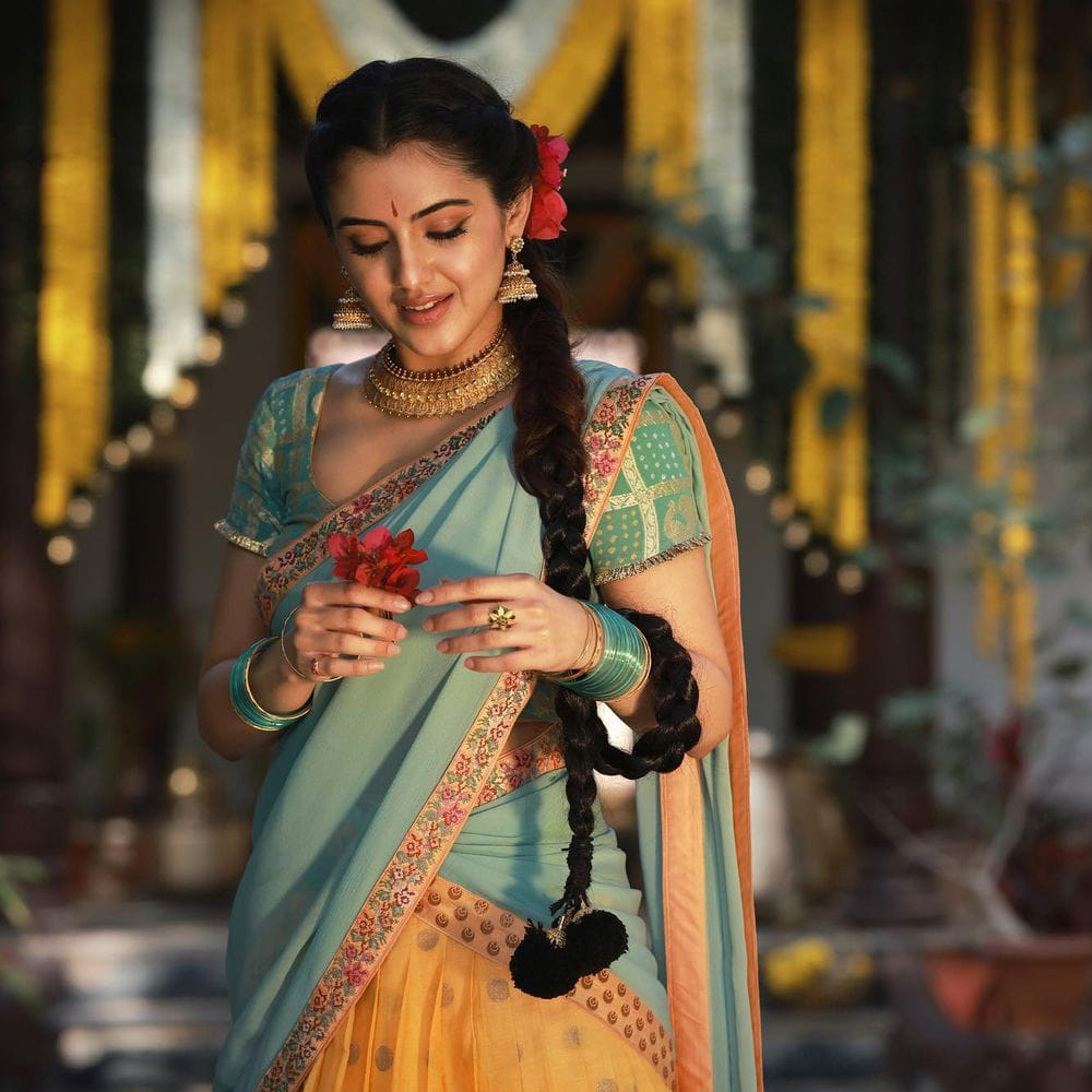 మాళవిక శర్మ .. టాలీవుడ్ లో మాస్ మహారాజా రవితేజ నటించిన నేల టికెట్ సినిమాతో ఎంట్రీ ఇచ్చింది. హాట్ అండ్ బ్యూటిఫుల్ గా ఉన్న మాళవిక శర్మ అందరినీ ఆకట్టుకుంది. డాన్స్ ..పర్ఫార్మెన్స్ .. అందం.. అన్నిటిలోను మంచి మార్కులే పడ్డాయి.