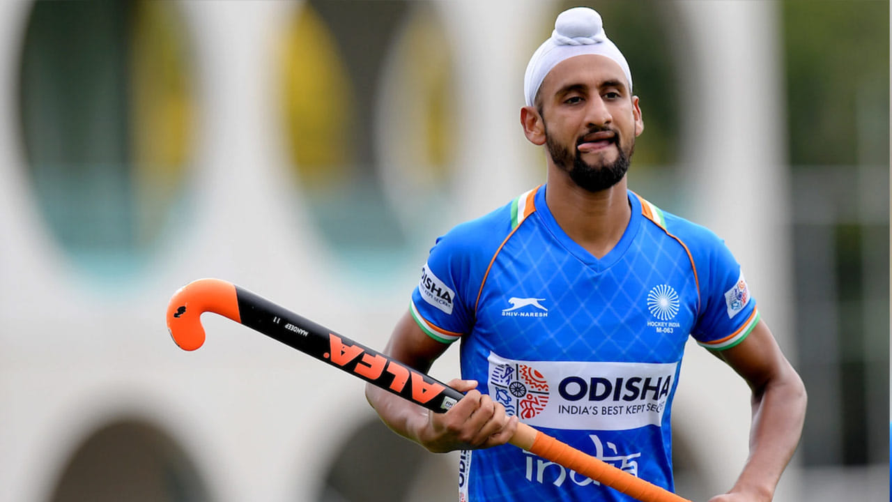 4. మన్‌దీప్ సింగ్: మన్‌దీప్ సింగ్ స్పెషాలిటీ వేరు. ప్రత్యర్థి జట్టును మోసం చేయడంలో, పెనాల్టీ కార్నర్‌లు తీసుకోవడంలో మన్‌దీప్‌ సింగ్‌కు నైపుణ్యం ఉంది. 2022లో జట్టు తరపున అత్యధిక గోల్స్ చేసిన రెండో ఆటగాడిగా నిలిచాడు. అతను మొత్తం 13 గోల్స్ చేశాడు.