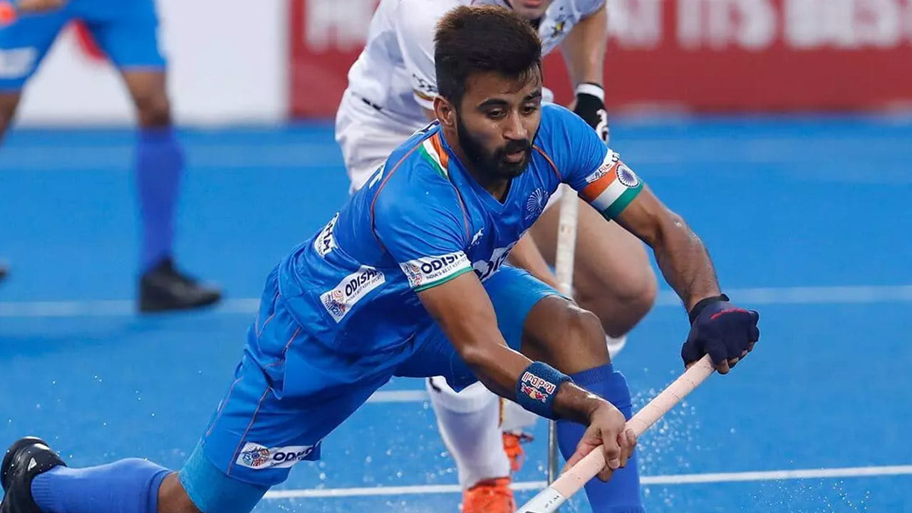 3. మన్‌ప్రీత్ సింగ్: గత ప్రపంచకప్‌లో జట్టుకు నాయకత్వం వహించిన మన్‌ప్రీత్ సింగ్ ఈసారి సాధారణ ఆటగాడిగా జట్టులోకి రానున్నాడు. టోక్యో ఒలింపిక్స్‌లో కాంస్య పతకం సాధించాడు. ఈ ప్రపంచకప్‌లో మన్‌ప్రీత్ సింగ్ జట్టుకు కీలక ఆటగాడిగా నిరూపించుకోగలడు.