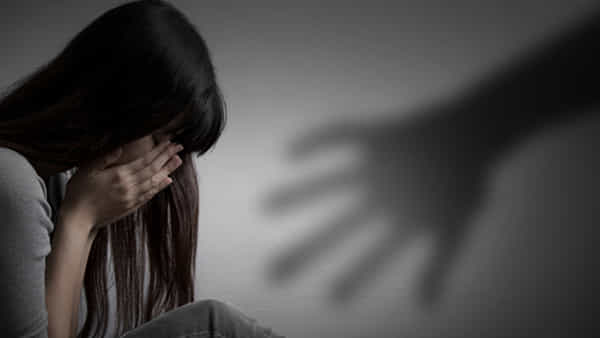 Love Letter: ‘నిన్ను చాలా మిస్ అవుతున్నా’.. 13 ఏళ్ల బాలికకు 47 ఏళ్ల టీచర్ రాసిన ప్రేమ లేఖ..!