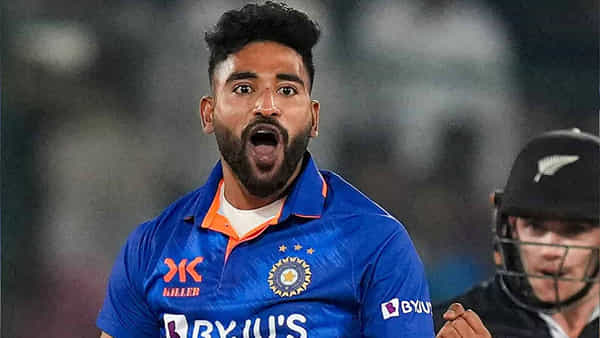 ఐసీసీ ర్యాంకింగ్స్.. నంబర్ వన్ ప్లేస్ కోల్పోయిన హైదరాబాదీ పేసర్.. టాప్ ప్లేస్లోకి ఎవరొచ్చారంటే?