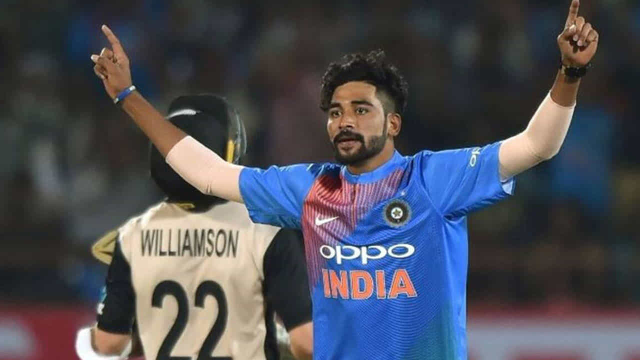 ఈ ఏడాది ఇప్పటి వరకు ఐదు మ్యాచ్లు ఆడిన సిరాజ్ 15 వికెట్లు పడగొట్టాడు. ఈ ఏడాది ఇప్పటివరకు భారత్ తరపున అత్యంత విజయవంతమైన బౌలర్గా నిలిచాడు.