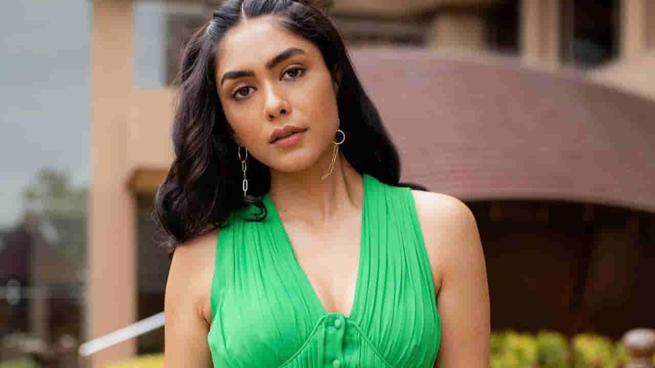 Mrunal Thakur: అడ్వాన్స్‌డ్‌గా థింక్‌ చేస్తున్న సిల్వర్ స్క్రీన్‌ సీత.. మేడమ్ సార్ మేడమ్ అంతే..