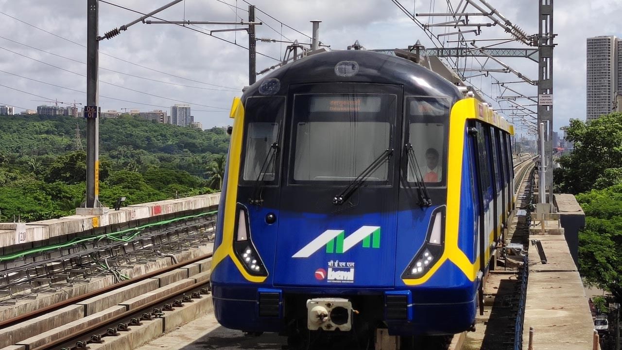 ప్రధానమంత్రి నరేంద్ర మోదీ ముంబై మెట్రో 2A, 7 లైన్లను జనవరి 19, 2023 న ప్రారంభించనున్నారు. ఈ మేరకు అధికార వర్గాలు సమాచారం అందించాయి. రెండు ముంబై మెట్రో లైన్లలో చివరి ట్రయల్స్ పరీక్షలు పూర్తయ్యాయి. భారీ వ్యయంతో ఈ ప్రాజెక్టును నిర్మించారు. 