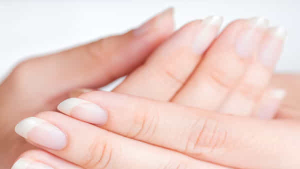 Winter Health: చలికాలంలో గోర్లు పొడిబారుతున్నాయా.. ఇలా చేస్తే మిలమిల మెరిసిపోతాయి.. ఓ సారి ట్రై చేసేయండి..
